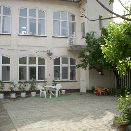 Garden Szivarvany Utcai Vendeghaz Сегед Екстериор снимка