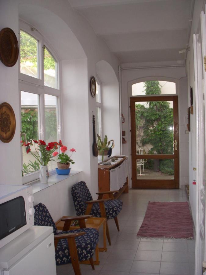 Garden Szivarvany Utcai Vendeghaz Сегед Екстериор снимка