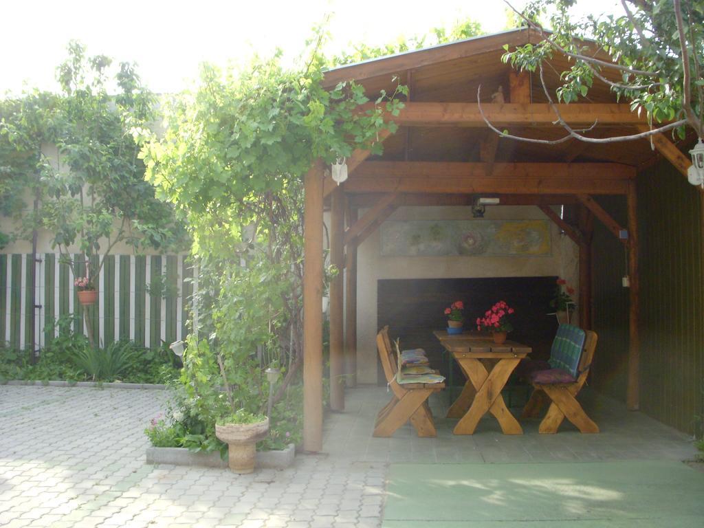 Garden Szivarvany Utcai Vendeghaz Сегед Екстериор снимка