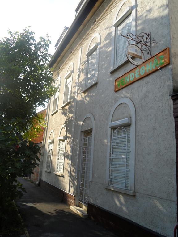 Garden Szivarvany Utcai Vendeghaz Сегед Екстериор снимка
